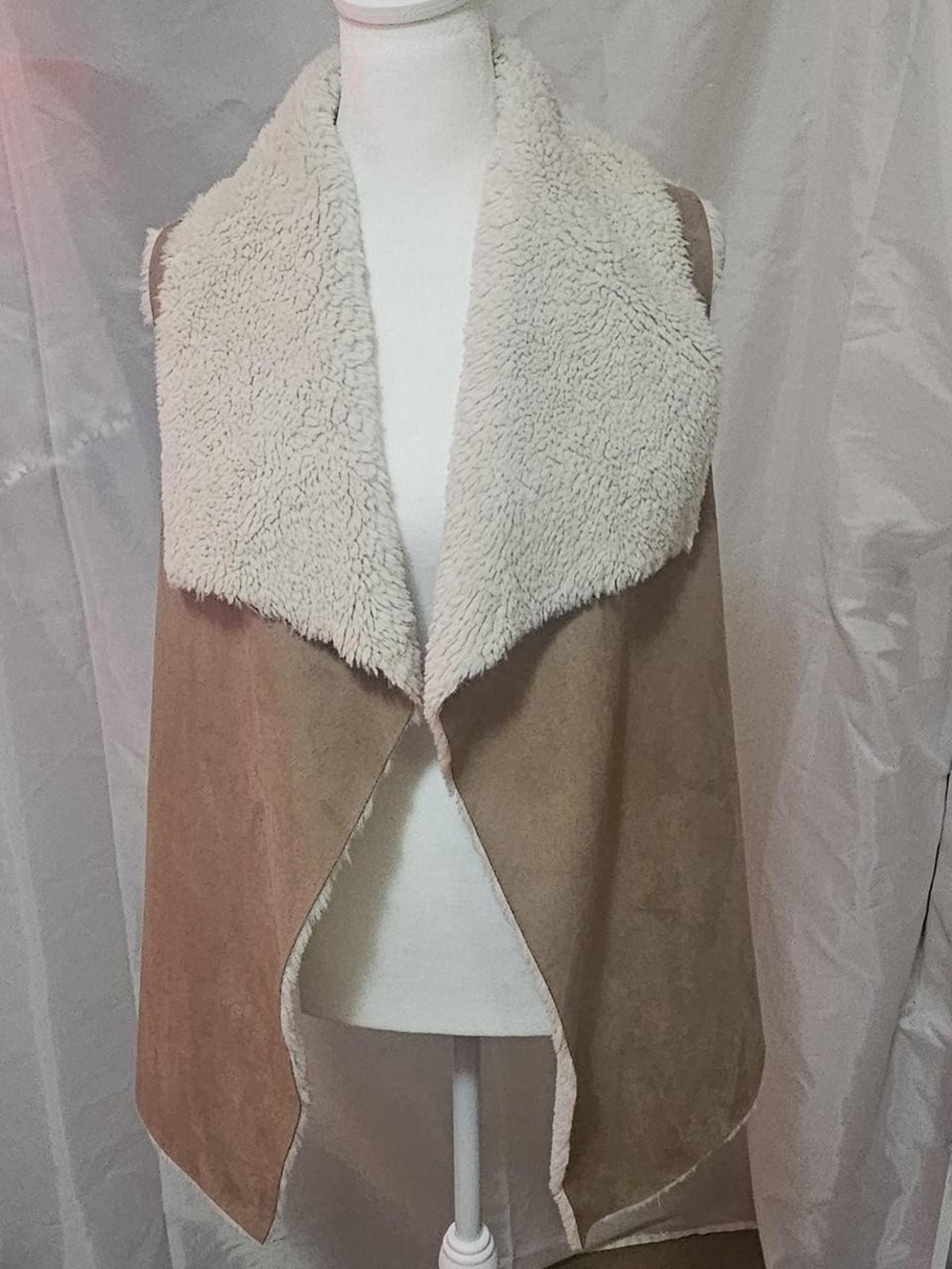 Romeo & Juliet Couture Cream Sherpa Lined Tan Suede Vest